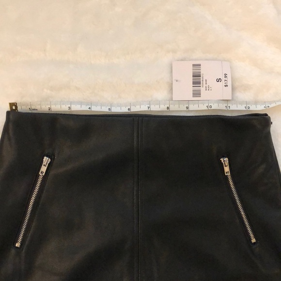 Black faux leather mini skirt - Picture 7 of 9